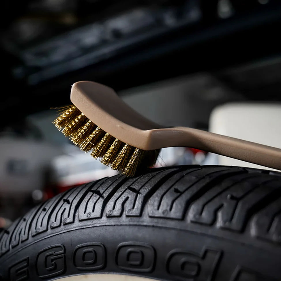 BRASS TIRE AND WHITEWALL BRUSH 8"
